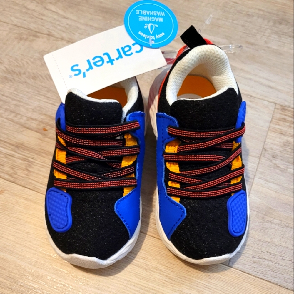 👟 Carters Toddler size 5 Athletic Sneakers